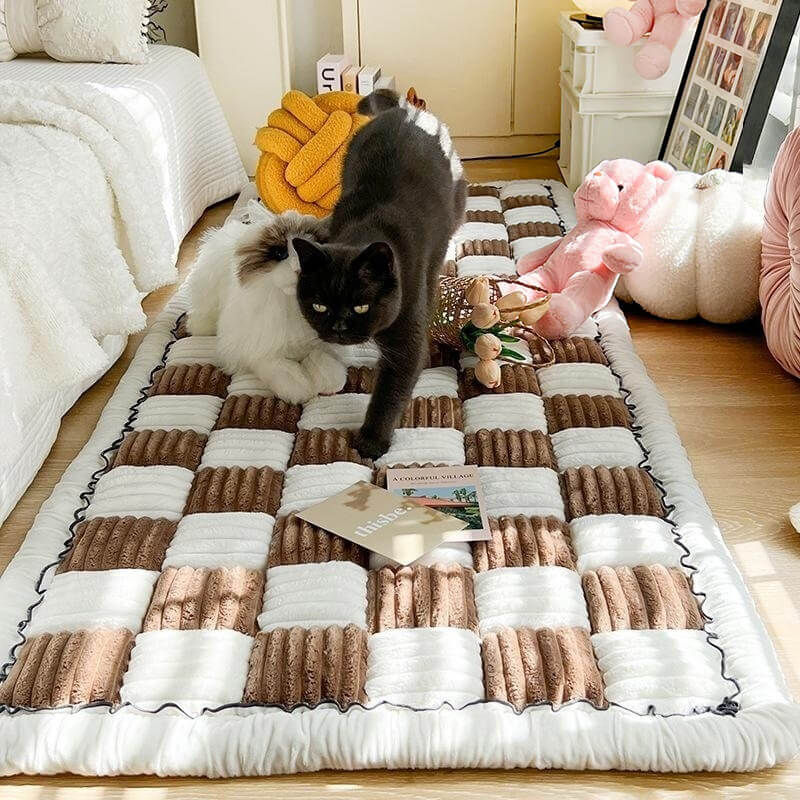 CozyCover – Elegant Blanket for Pet and Human Bowlift