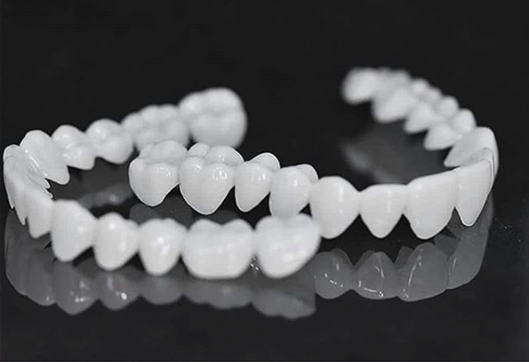 BowLift | Smile Lens – Adjustable White Denture for Direct Smile Correction