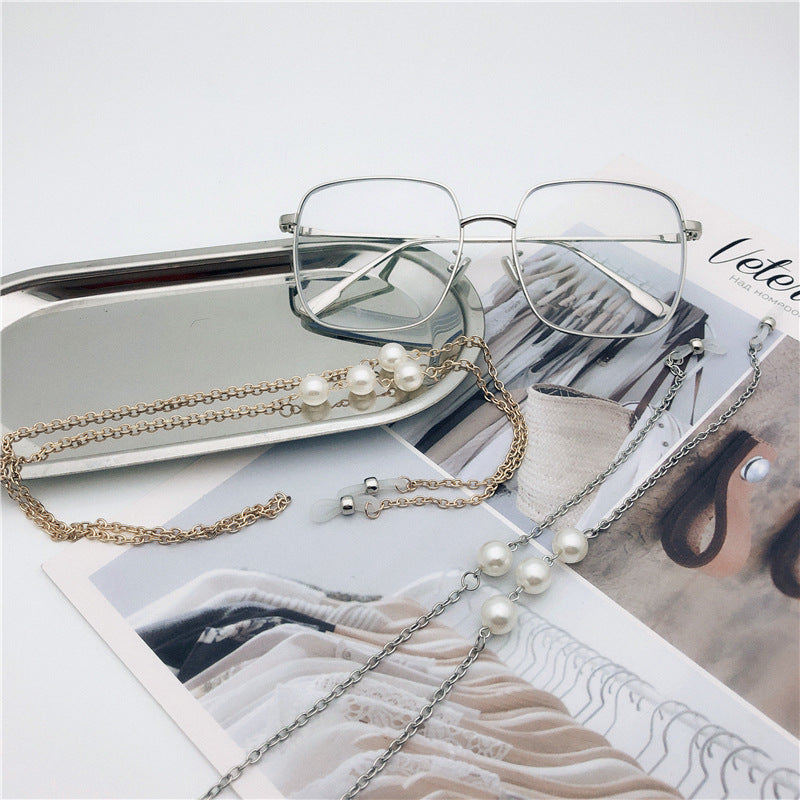 Elegant Pearl-Linked Eyewear Chain Bowlift