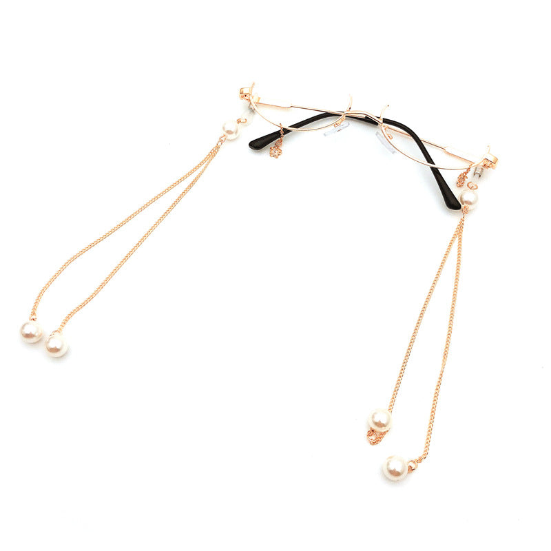 Elegant Triple Strand Pearl Eyewear Chain Bowlift