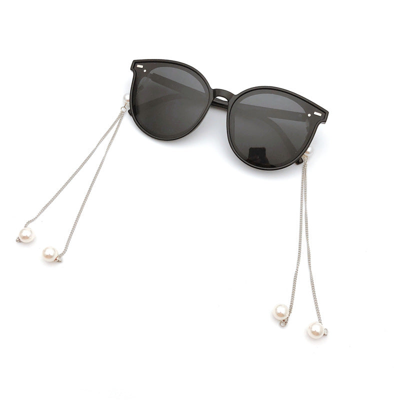 Elegant Triple Strand Pearl Eyewear Chain Bowlift