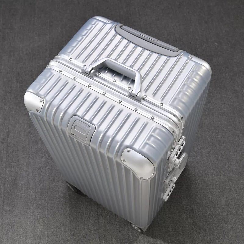 Durable Hard-Shell Travel Suitcase Bowlift