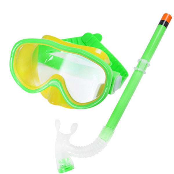 Snorkel mask with ergonomic fit and anti-fog technology Bowlift