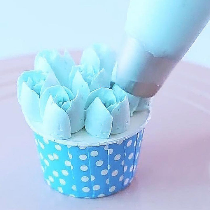 CakeLove - Flower-Shaped Frosting Nozzles | Bowlift