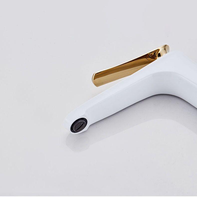 BowLift | Luxury 1 Handle Sink Bathroom Faucet Round Brass Sink Faucet with Water Hose