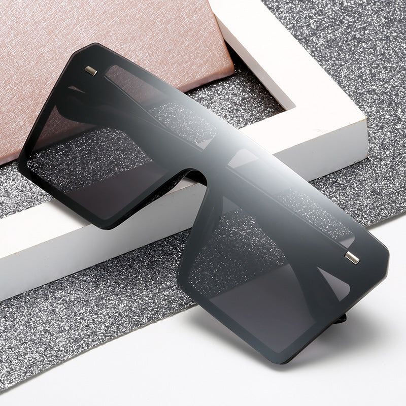 Women's Oversized Sunglasses in Futuristic Design Bowlift