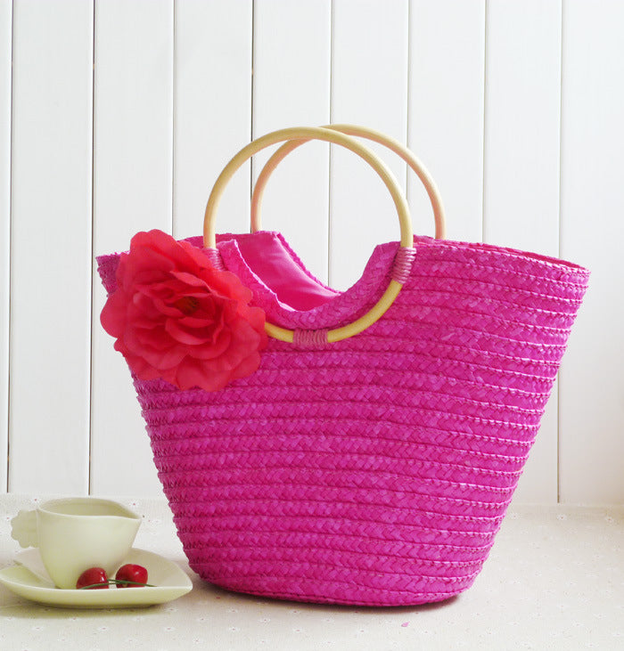 Elegant Bast bag with floral accents Bowlift