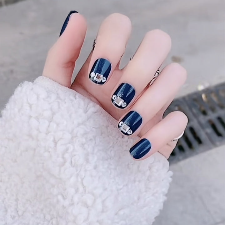 Glamorous Glittering Press-On Nail Set