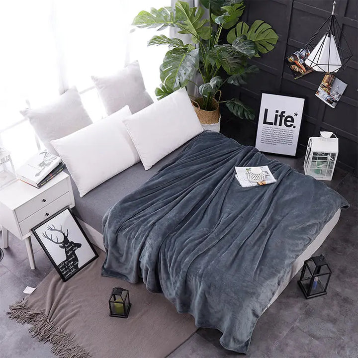 BowLift | Maxime | Cozy Fleece Blanket for All Seasons - Extra Soft and Warm