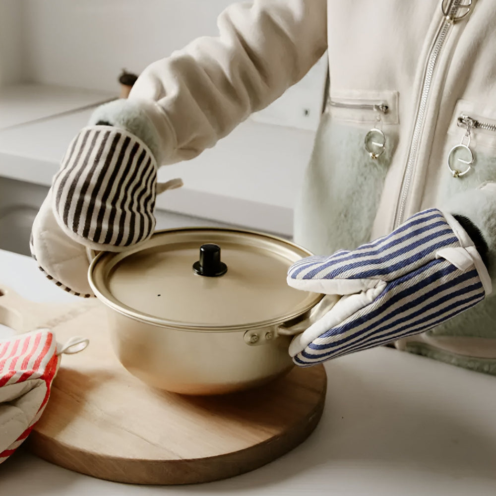 BowLift | Striped Heat-Resistant Kitchen Mitts