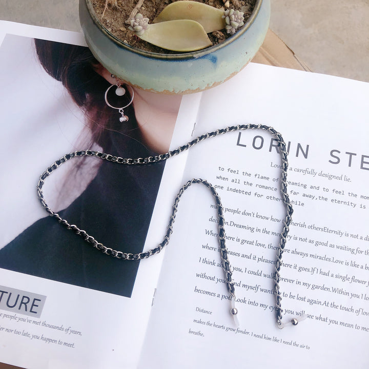 Stylish Twisted Metal Eyewear Chain Bowlift