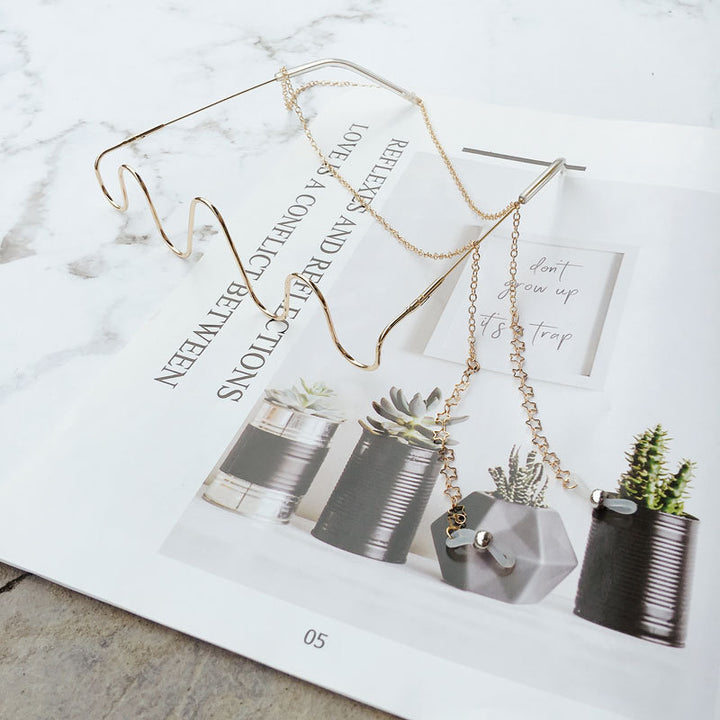 Star-Designed Eyewear Chain Bowlift