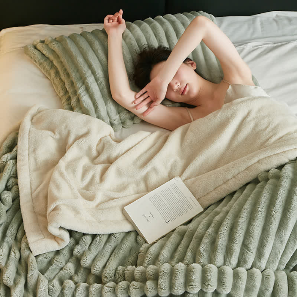 BowLift | Snuggly Faux Fur Fleece Blanket