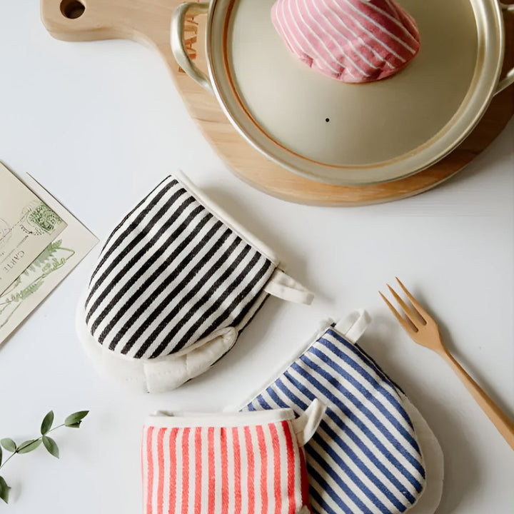 BowLift | Striped Heat-Resistant Kitchen Mitts