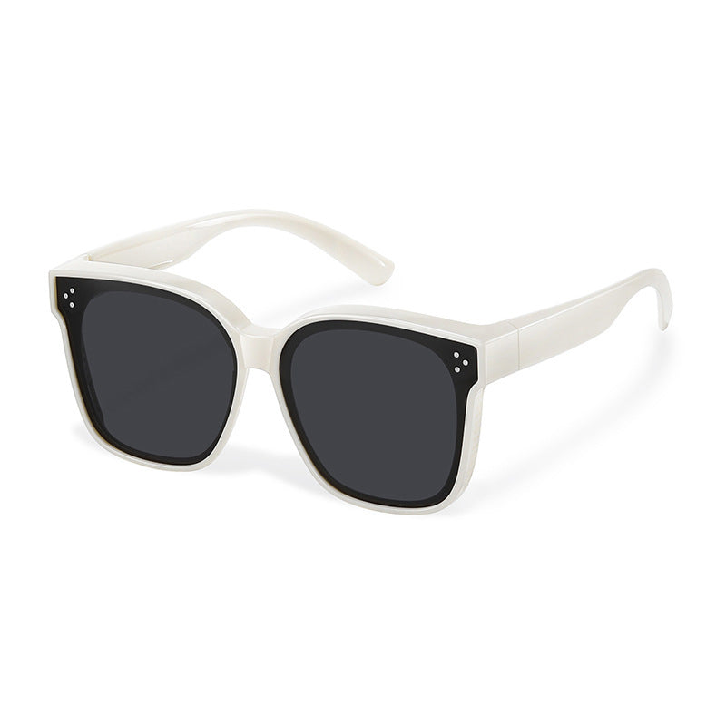 Universal models of myopic sunglasses Bowlift
