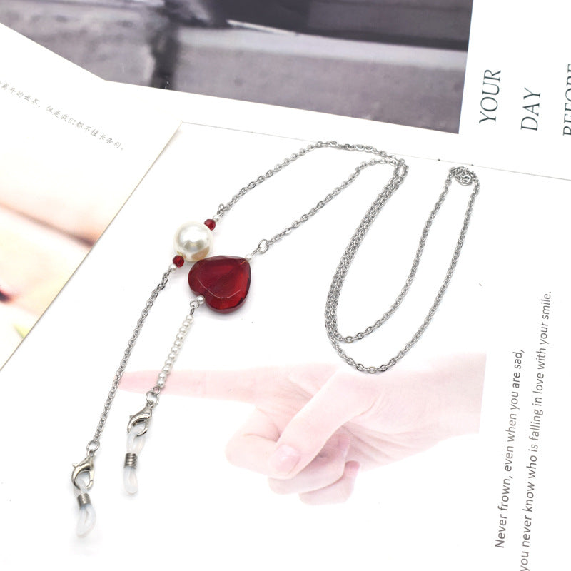 Elegant Heart-Shaped Pendant Eyewear Chain Bowlift