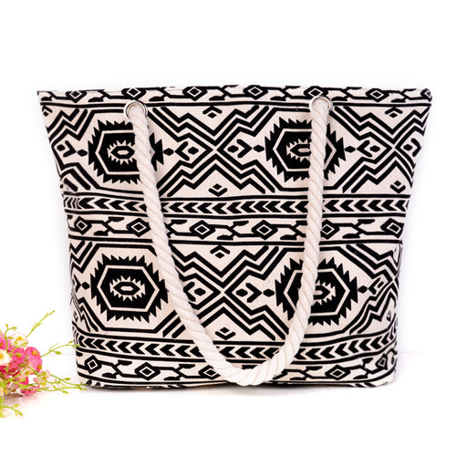 Spacious shopping bag with striking ethnic pattern Bowlift