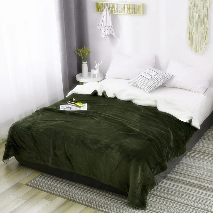 LuxeFlannel – Double-sided Sherpa Blanket for Ultimate Comfort Bowlift