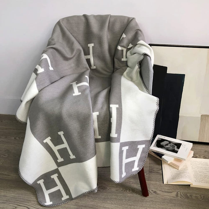 BowLift | and Laine Cashmere Isabelle – Elegant and Soft Blanket for Refined Interior