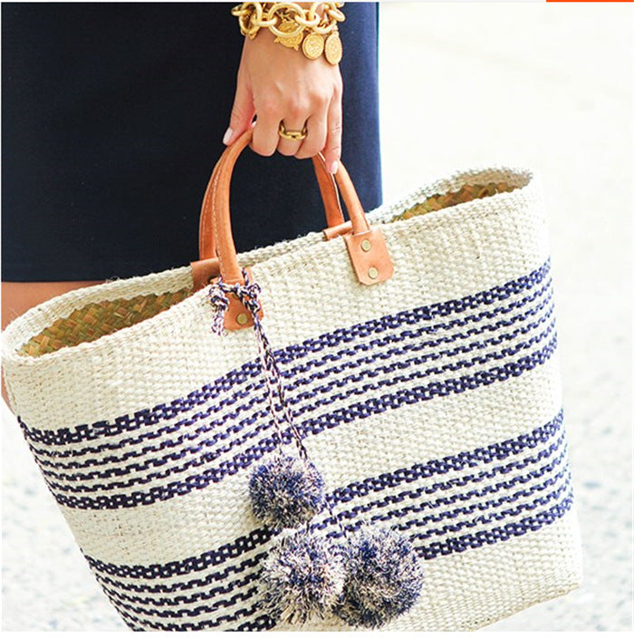 Stylish basket bag with playful pompons Bowlift