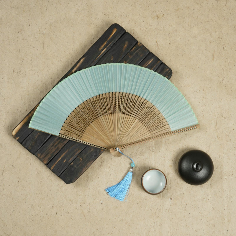 BowLift | Hand fan made of bamboo silk