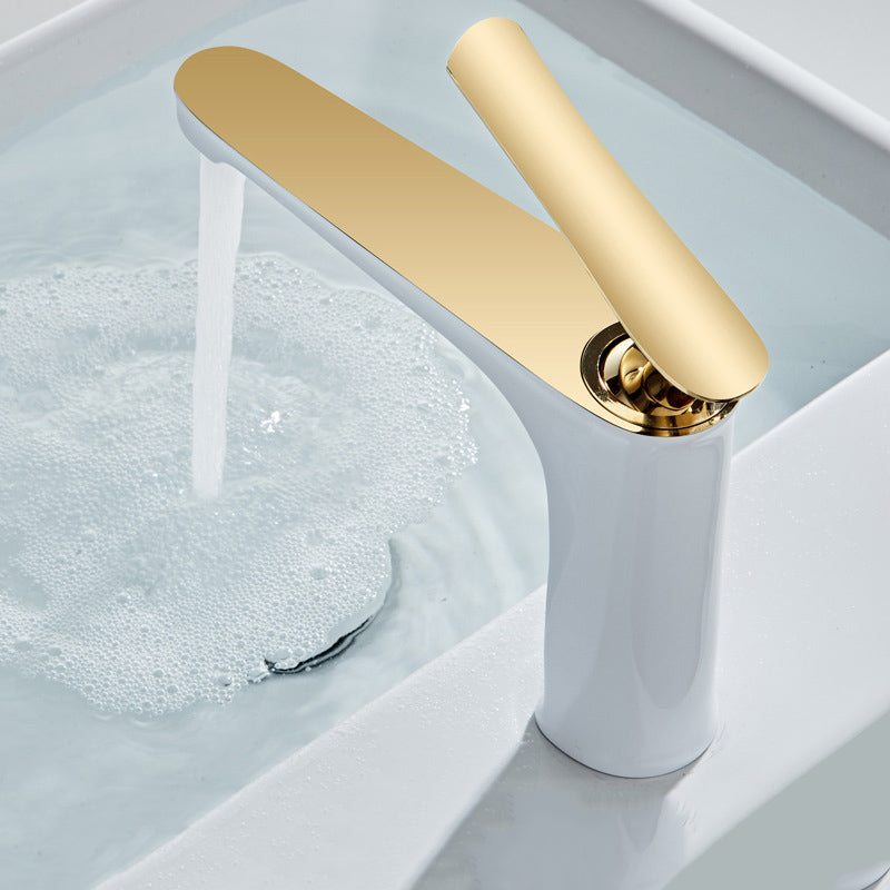 BowLift | Luxury 1 Handle Sink Bathroom Faucet Round Brass Sink Faucet with Water Hose