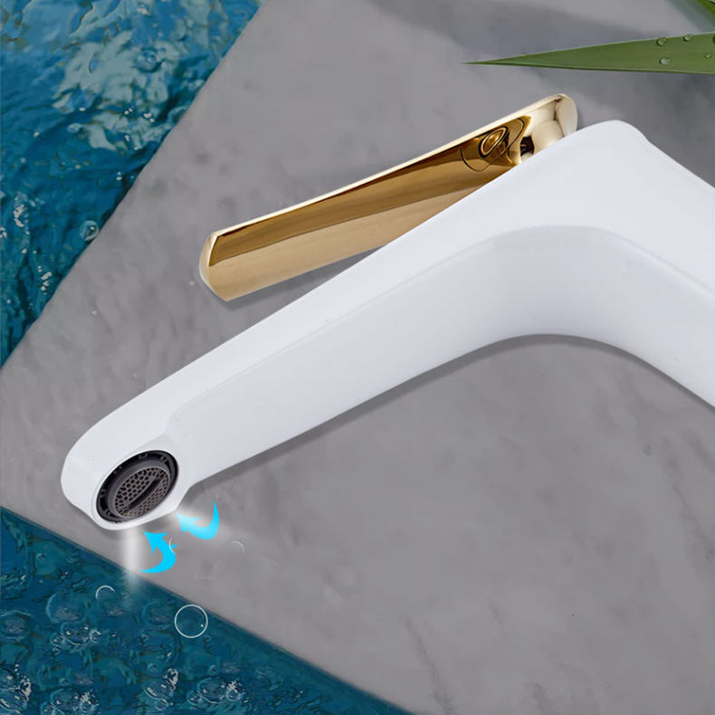 BowLift | Luxury 1 Handle Sink Bathroom Faucet Round Brass Sink Faucet with Water Hose