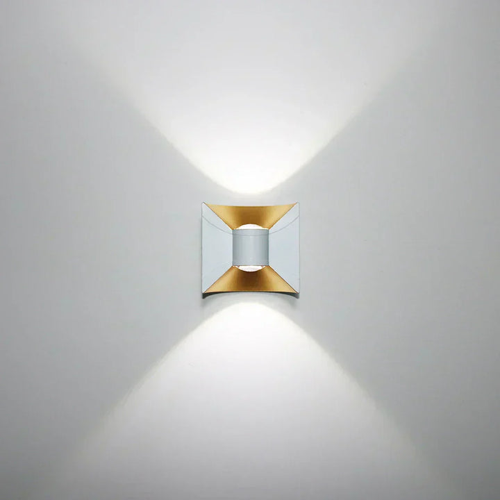 LumiereMurale Wall Lamp - Stylish LED Outdoor Lighting for Your Garden | Bowlift
