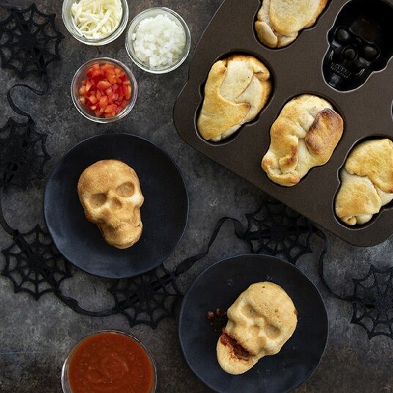 BowLift | Halloween Skull Cake Mold