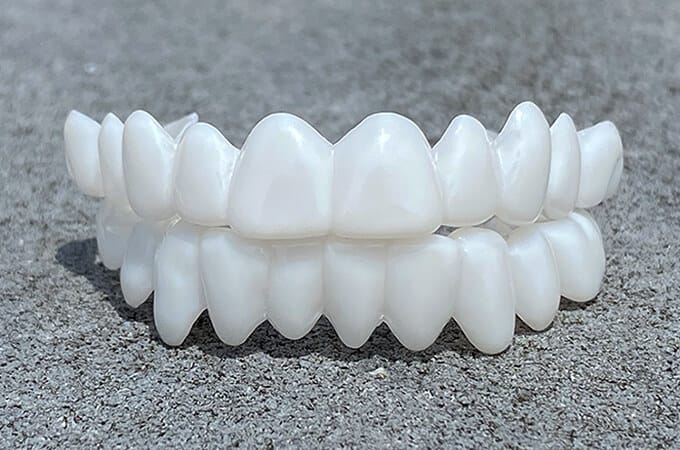 BowLift | Smile Lens – Adjustable White Denture for Direct Smile Correction