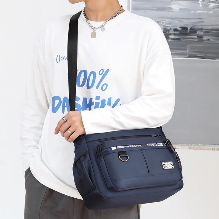 Men's messenger bag with multiple pockets | Bowlift