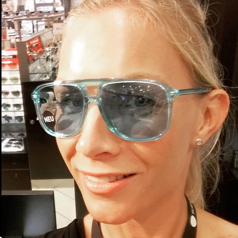 Women's fashionable sunglasses with transparent frame and blue lenses Bowlift