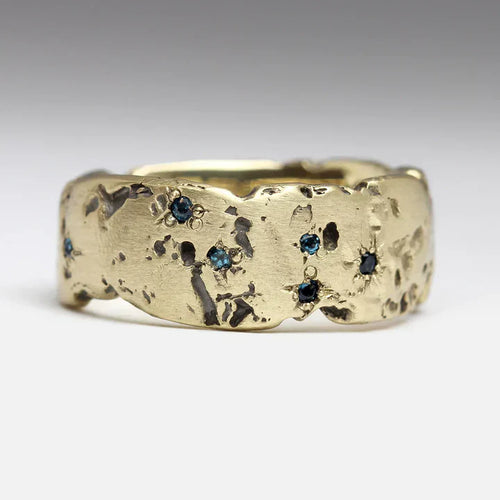 Elegant Retro Ring with Blue Inlaid Crystal - Aurielle Bowlift