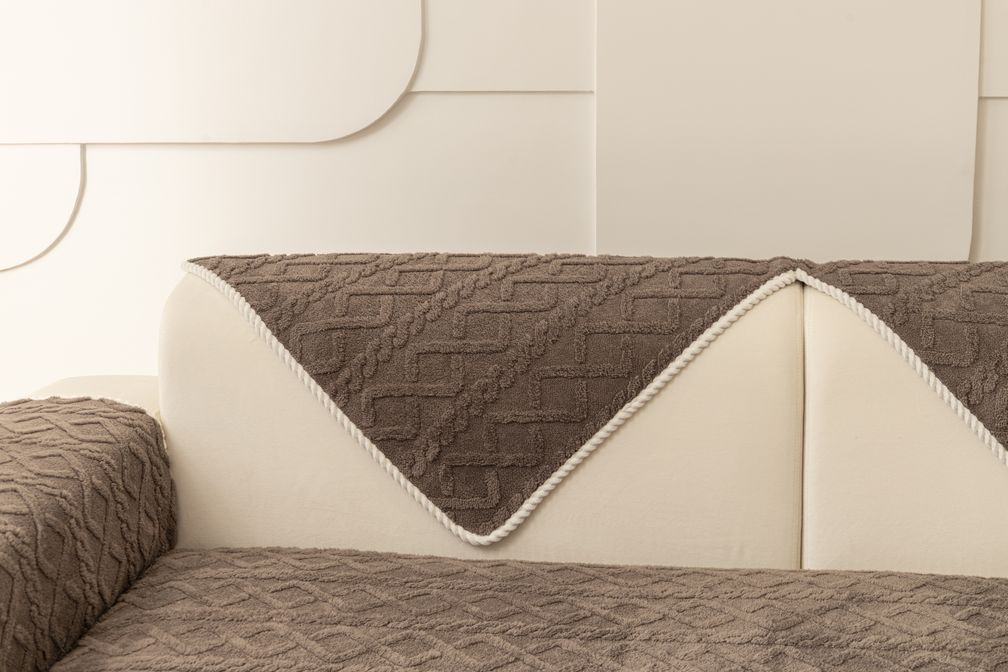 BowLift | Classic One-Piece Sofa Slipcover