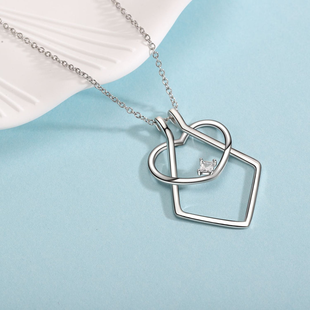 Amelina Heart-Necklace with Ring Holder – Elegance in Full Bloom Bowlift
