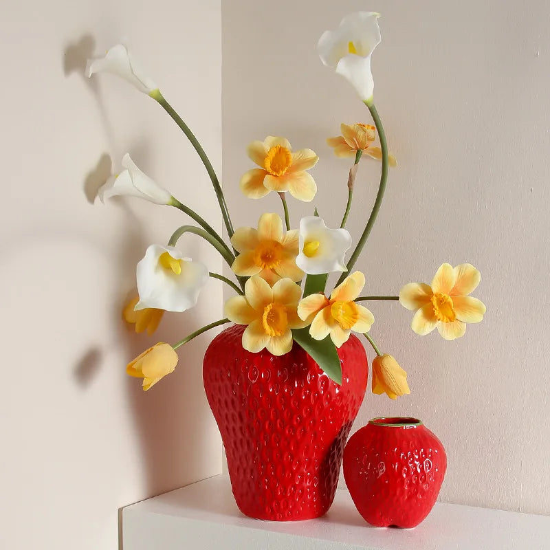 Ceramic vase in strawberry design, decorative flower vase for living room and kitchen | Bowlift