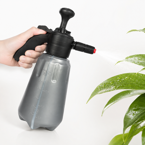 Pressurized handheld irrigation sprayer with ergonomic trigger and adjustable nozzle Bowlift