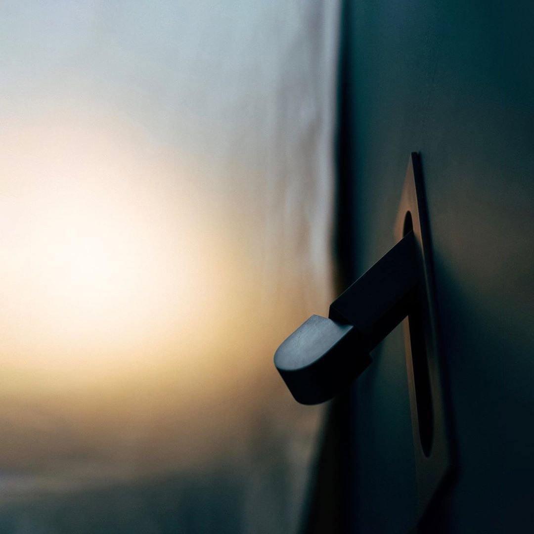 BowLift | LED Bedside Lamp LUMEVIA | 3 Light Colors | Aluminum Alloy | Ø19 cm x H8 cm | With Push Button