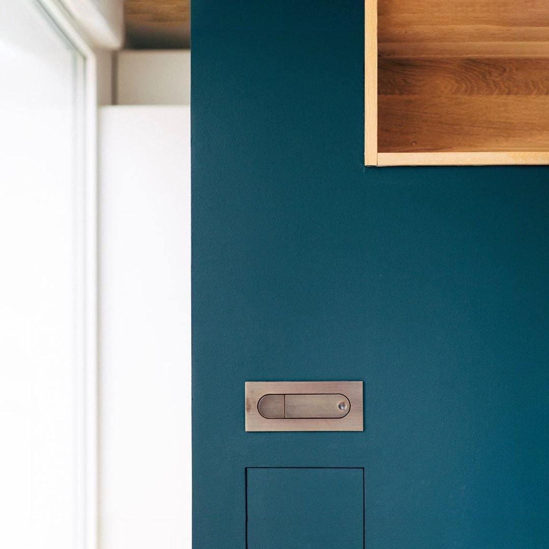 BowLift | LED Bedside Lamp LUMEVIA | 3 Light Colors | Aluminum Alloy | Ø19 cm x H8 cm | With Push Button