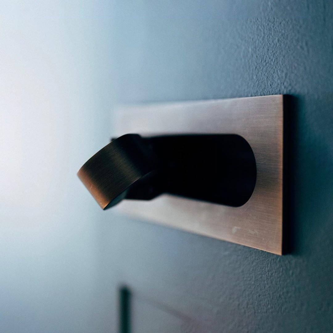BowLift | LED Bedside Lamp LUMEVIA | 3 Light Colors | Aluminum Alloy | Ø19 cm x H8 cm | With Push Button