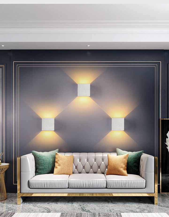 BowLift | ElegantBeam – Minimalist Wall Lamp for Sophisticated Lighting