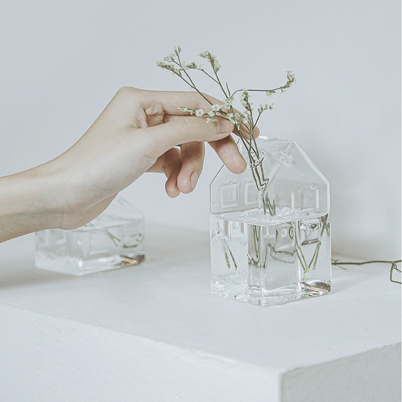BowLift | Simple Mini House Glass Flower Vase