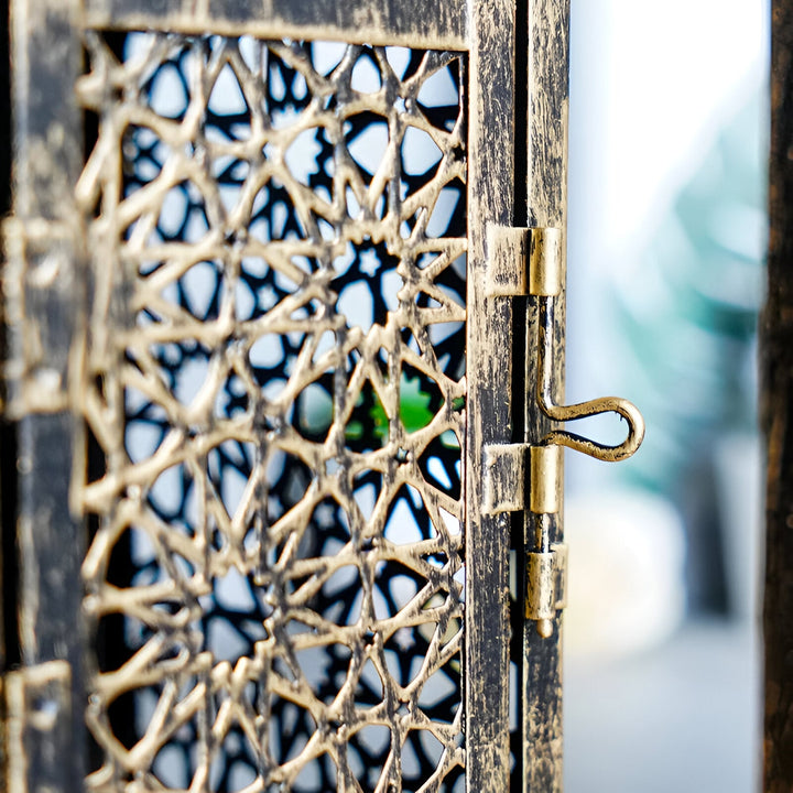 BowLift | Decorative Iron Candle Holder with Arabesque Pattern