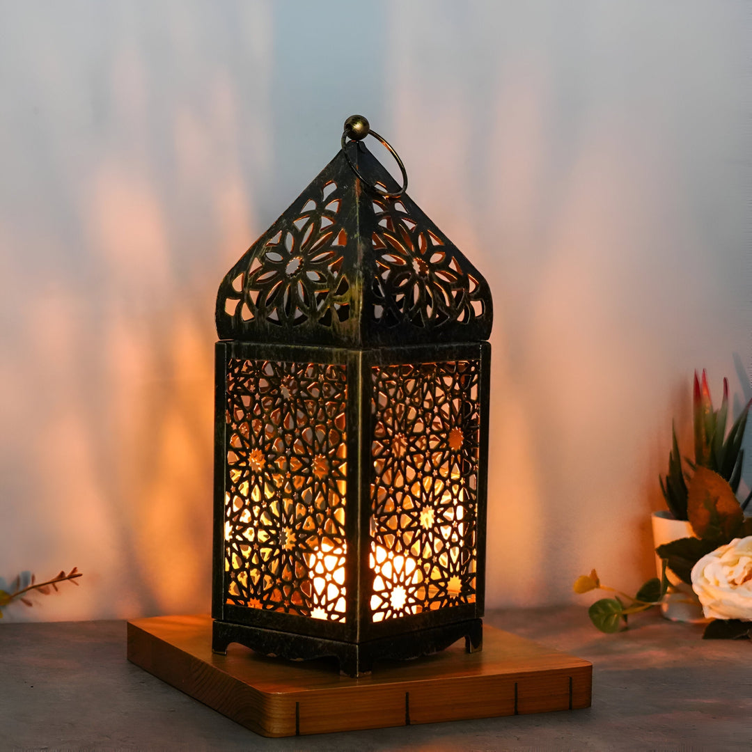 BowLift | Decorative Iron Candle Holder with Arabesque Pattern