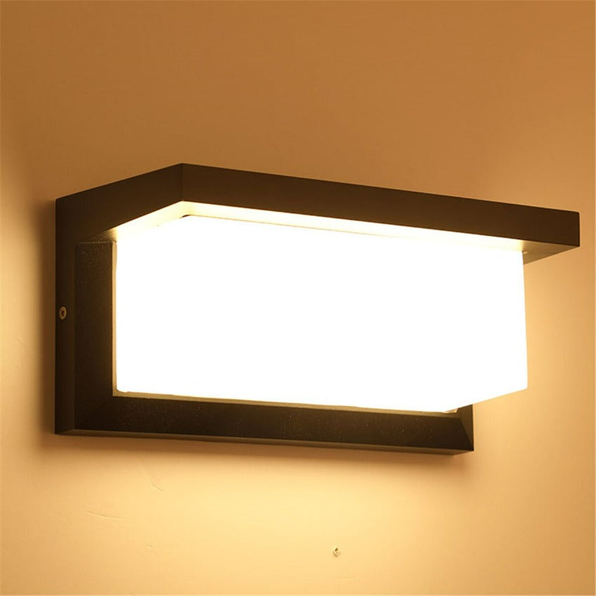 Horizontal LED Outdoor Lamp | Bowlift