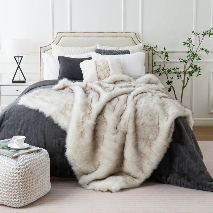 BowLift | Luxurious Faux Fur Blanket | Cozy Blanket for Home