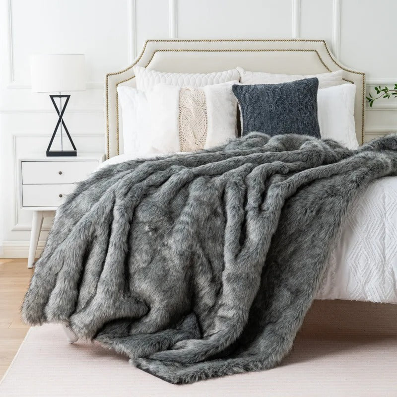 BowLift | Luxurious Faux Fur Blanket | Cozy Blanket for Home