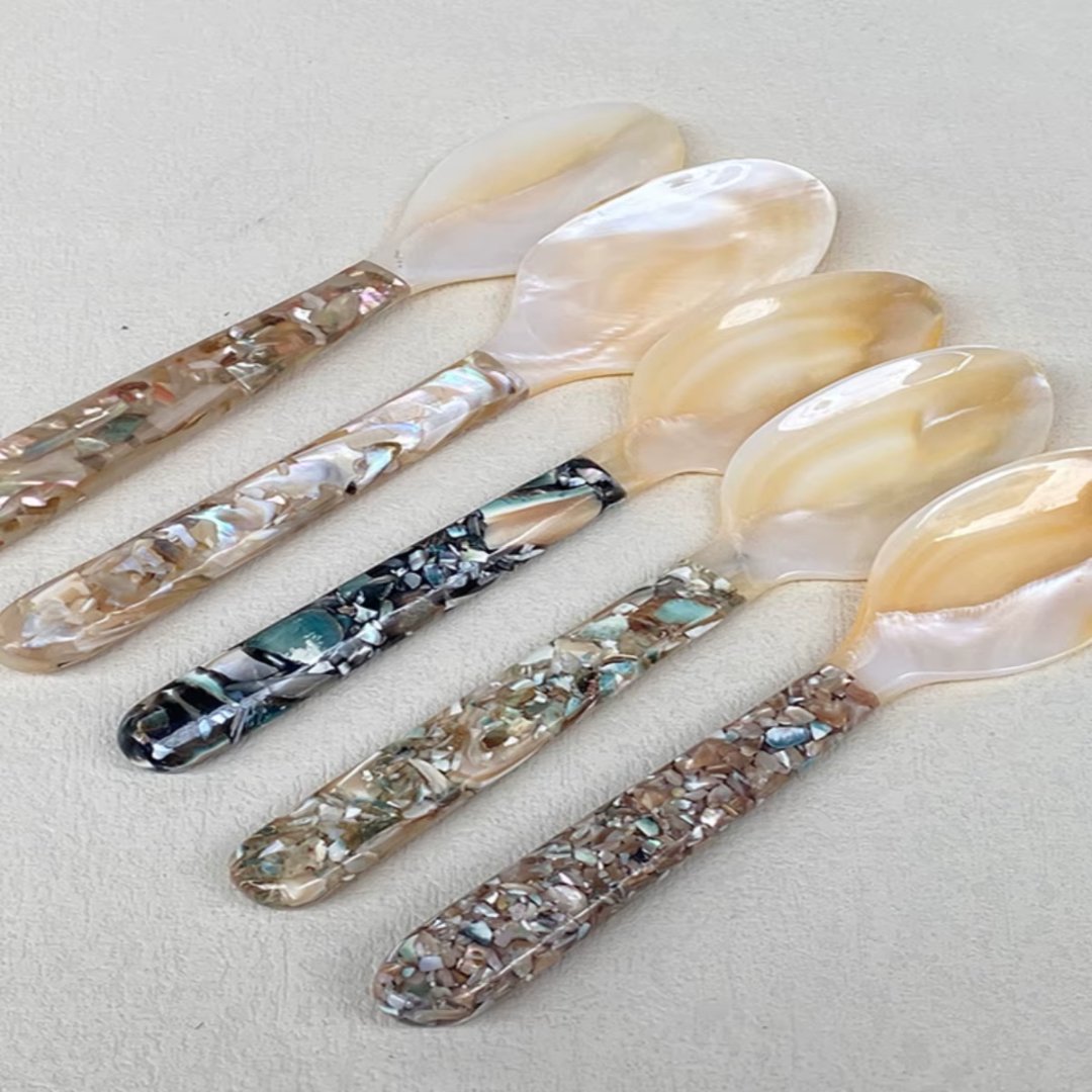 BowLift | Natural Pearl Shell Moonlight Snail Spoon