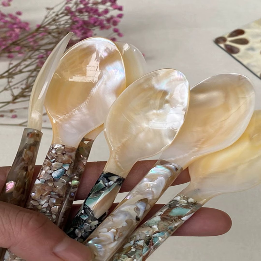 BowLift | Natural Pearl Shell Moonlight Snail Spoon
