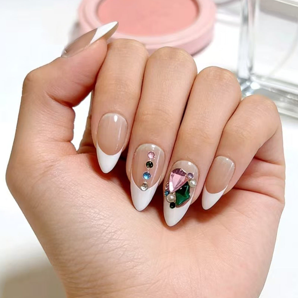 Artificial nails with glamorous rhinestone details Bowlift